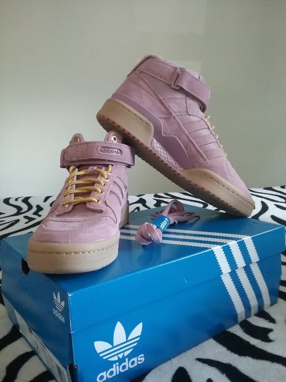 adidas Suede Forum Mid Casual Sport Bootie GZ4622 Magic Mauve/Gum & Extra Laces